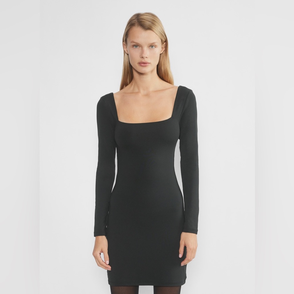 Aritzia Babaton Contour Elegant Black Long Sleeve Mini Dress